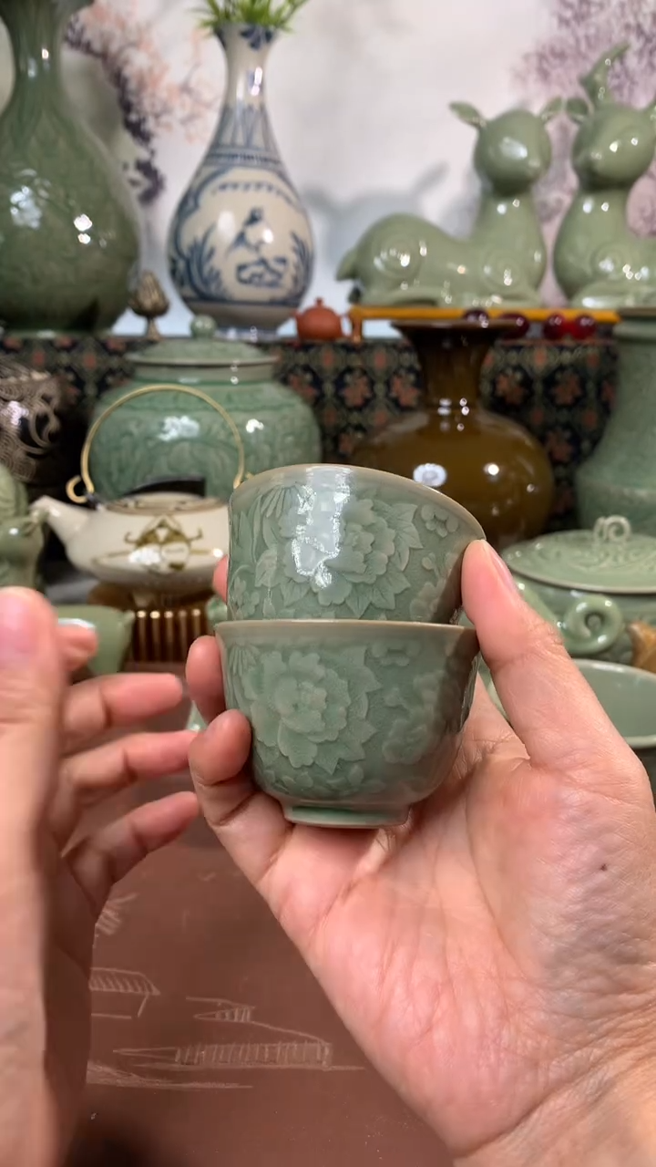 现代耀州窑青瓷刻花百花铃铛杯50CC两只