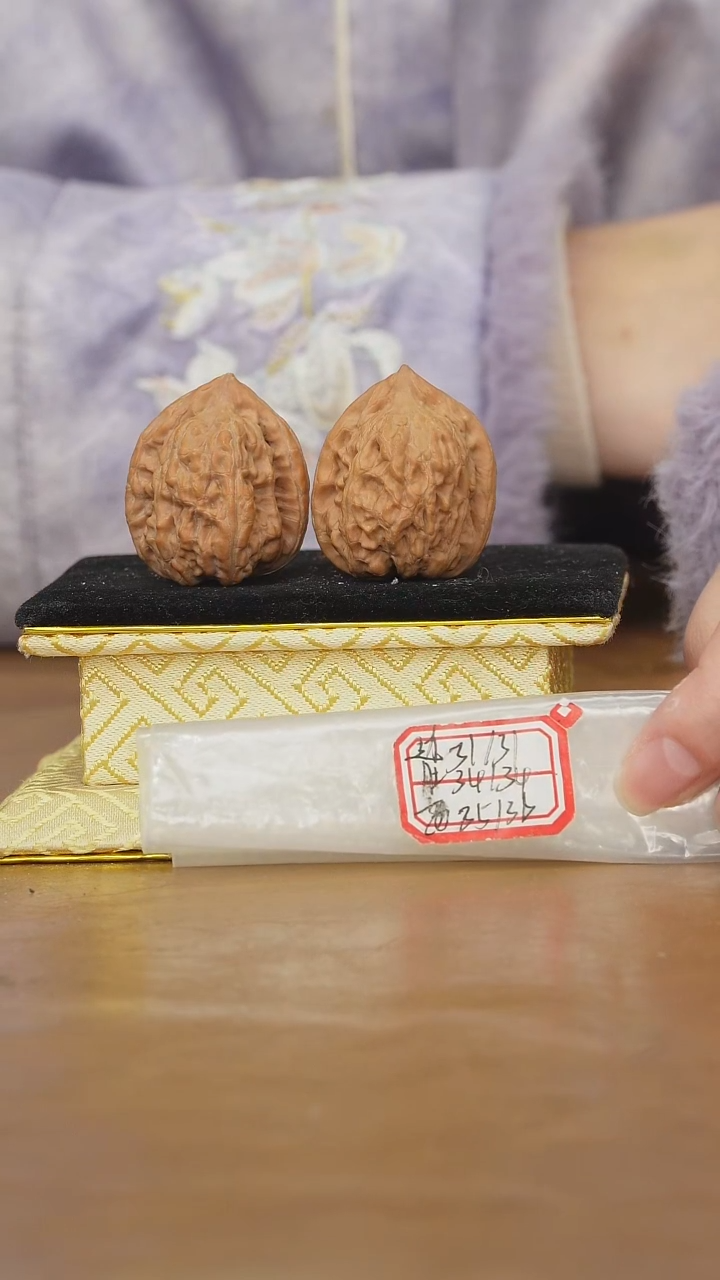 把件文玩核桃赤龙鸡心