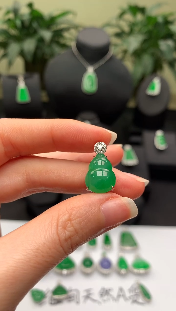 【闪购商品】翡翠颈饰18K金镶嵌葫芦