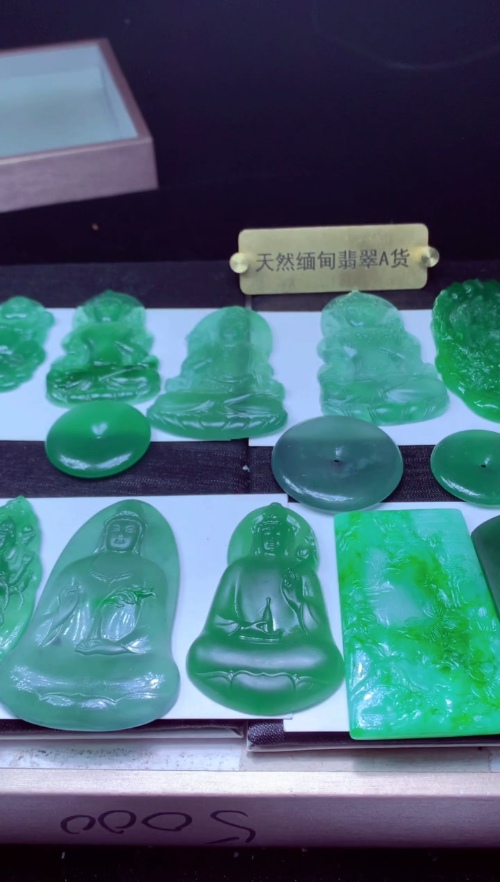 未镶嵌定制翡翠天然缅甸翡翠A货毛货吊坠