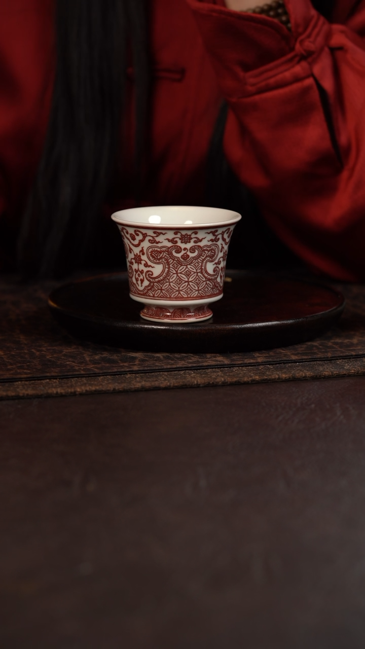 【闪购商品】杯贵红窑釉里红如意纹路路通马蹄撇口杯