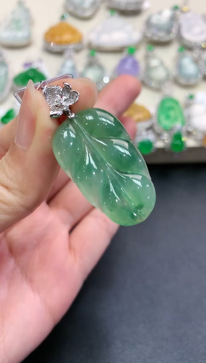 【闪购商品】翡翠颈饰18K金镶嵌D24