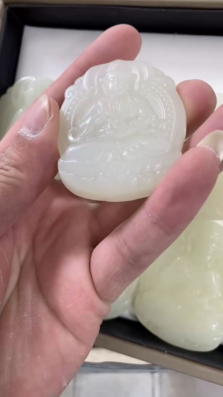 莲花观音男士佩戴，大气时尚