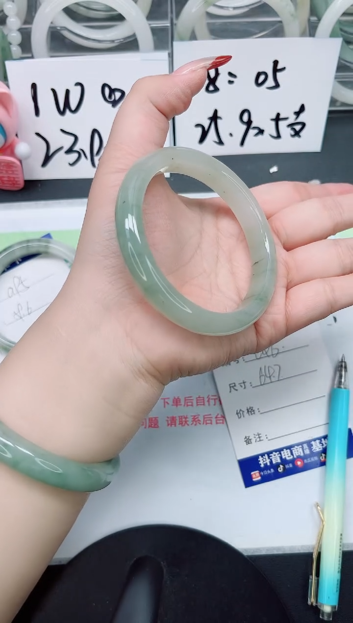 【闪购商品】石英质玉手镯未镶嵌a96