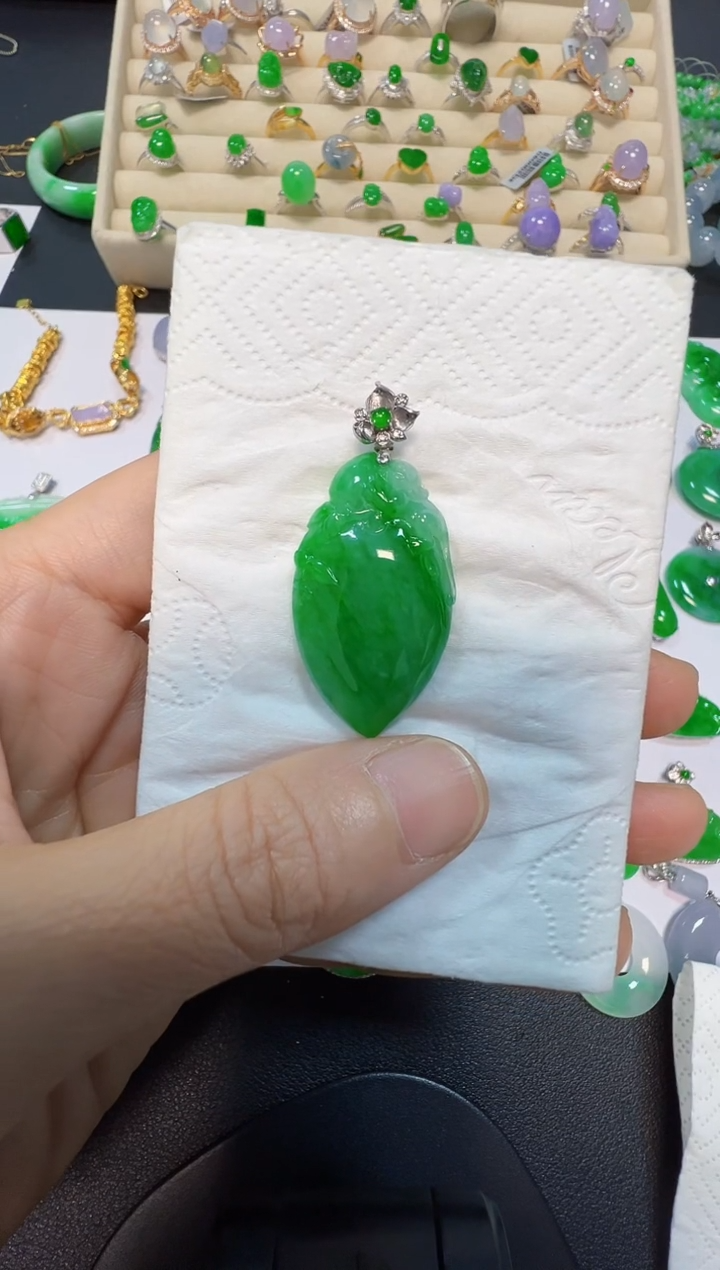 吊坠(不含链)18K金镶嵌翡翠乐*4800