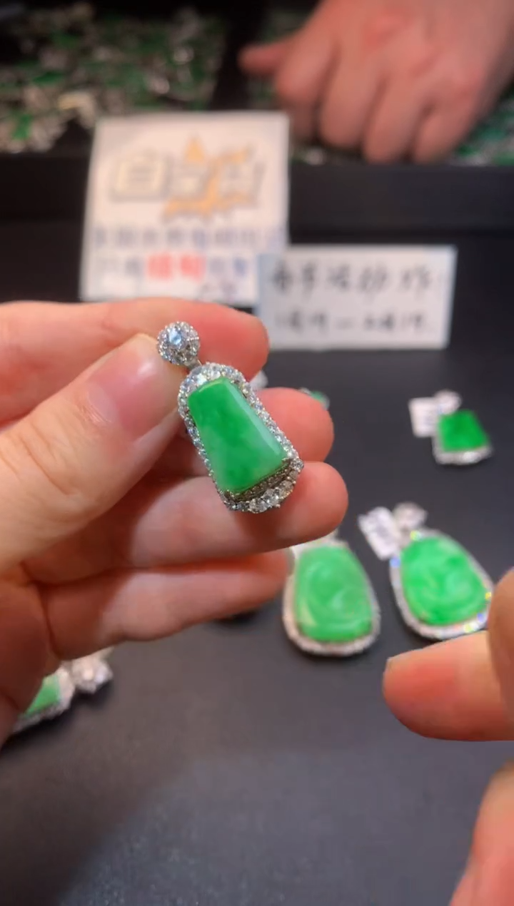 【闪购商品】翡翠颈饰银S925镶嵌翡翠