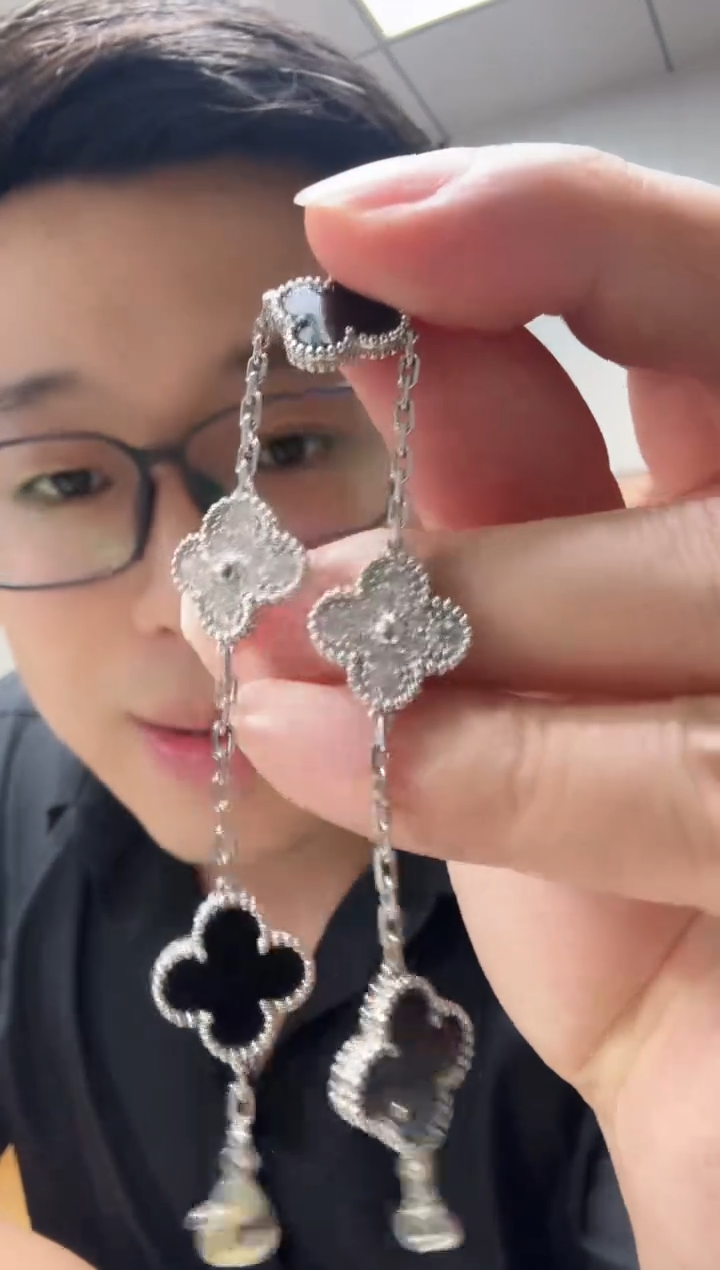 18K金镶嵌手链钻石熊猫手链