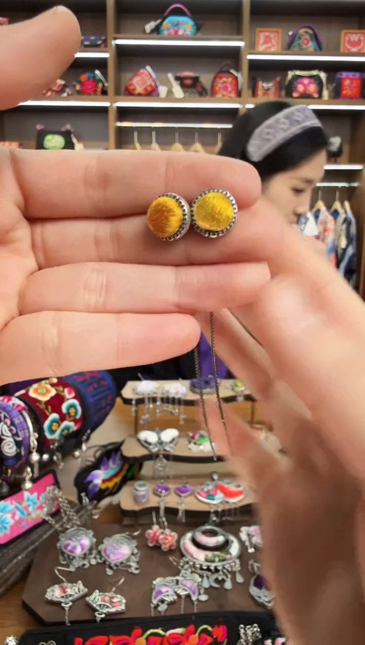 【闪购商品】织绣127蒙阿苏苗绣传承