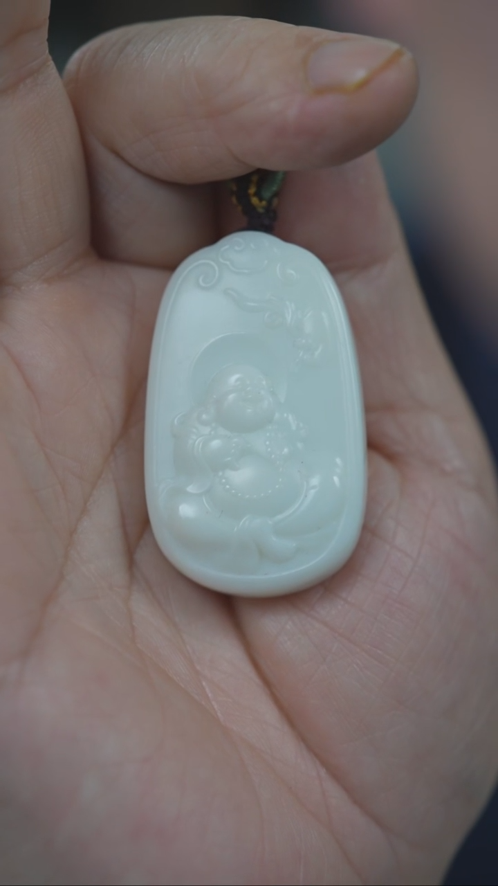 颈饰未镶嵌和田玉佛公