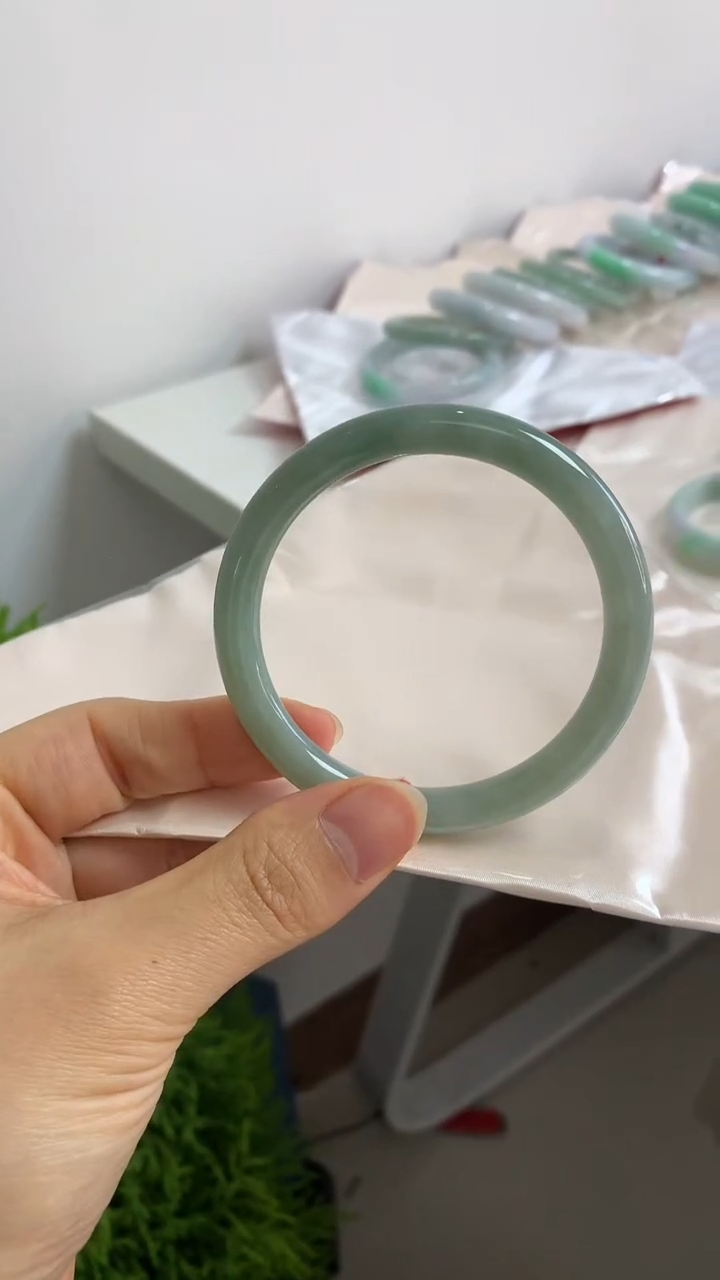 未镶嵌手镯翡翠57.5圆条油青