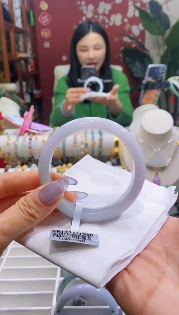 【闪购商品】翡翠手镯未镶嵌64/58.6/12.1*8.1