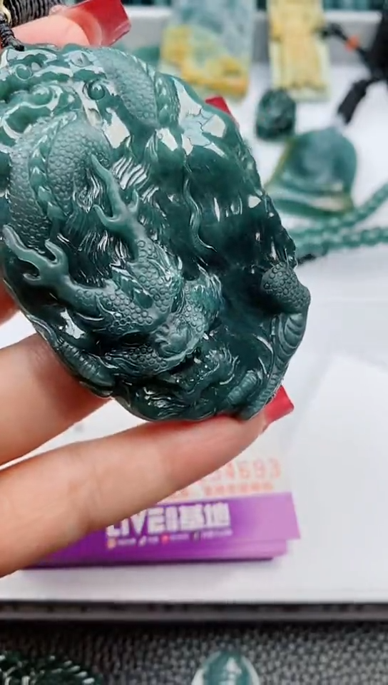 【闪购商品】翡翠颈饰未镶嵌              