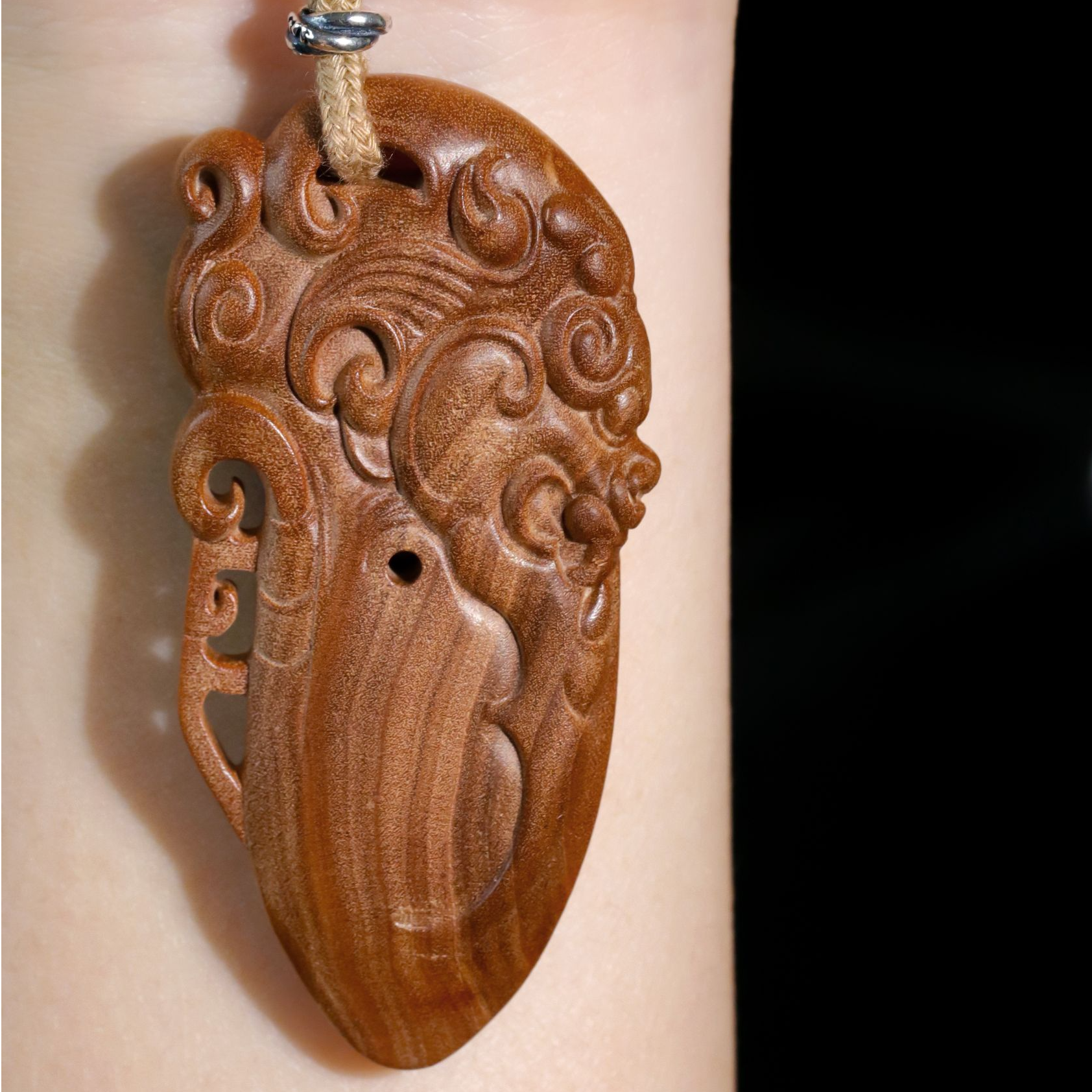 【老山檀龙刀吊坠】精工老山檀雕刻龙刀吊坠·西唐出品