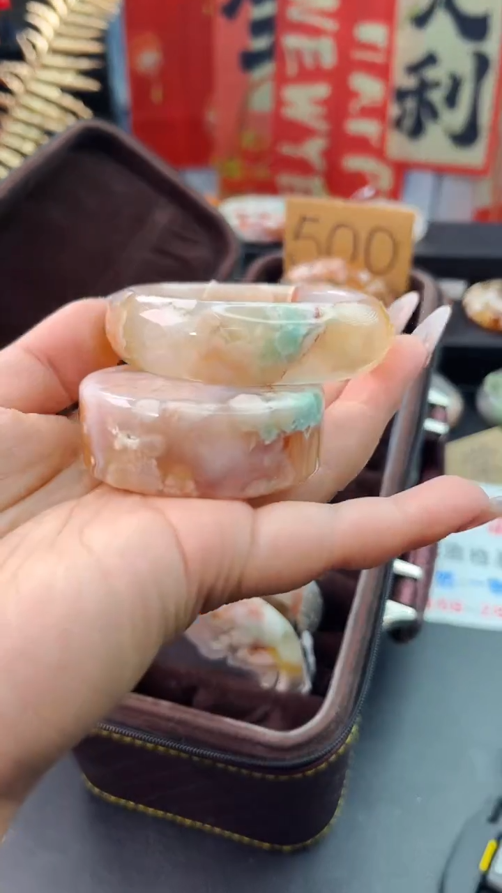 【闪购商品】石英质玉手镯未镶嵌赠送镯心（52圈口）