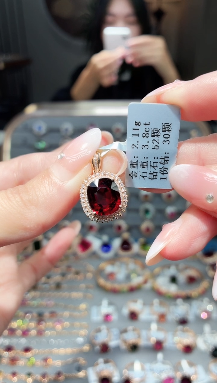 颈饰18K金镶嵌碧玺3.8ct