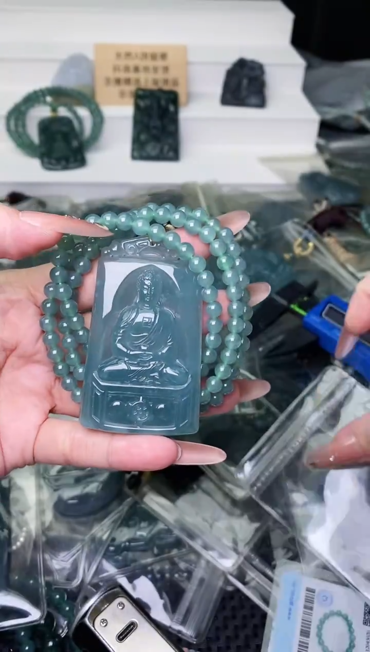 颈饰未镶嵌翡翠 