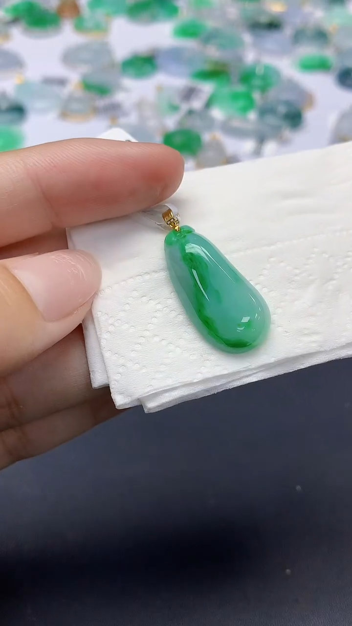 翡翠18K金镶嵌颈饰天然缅甸a货翡翠