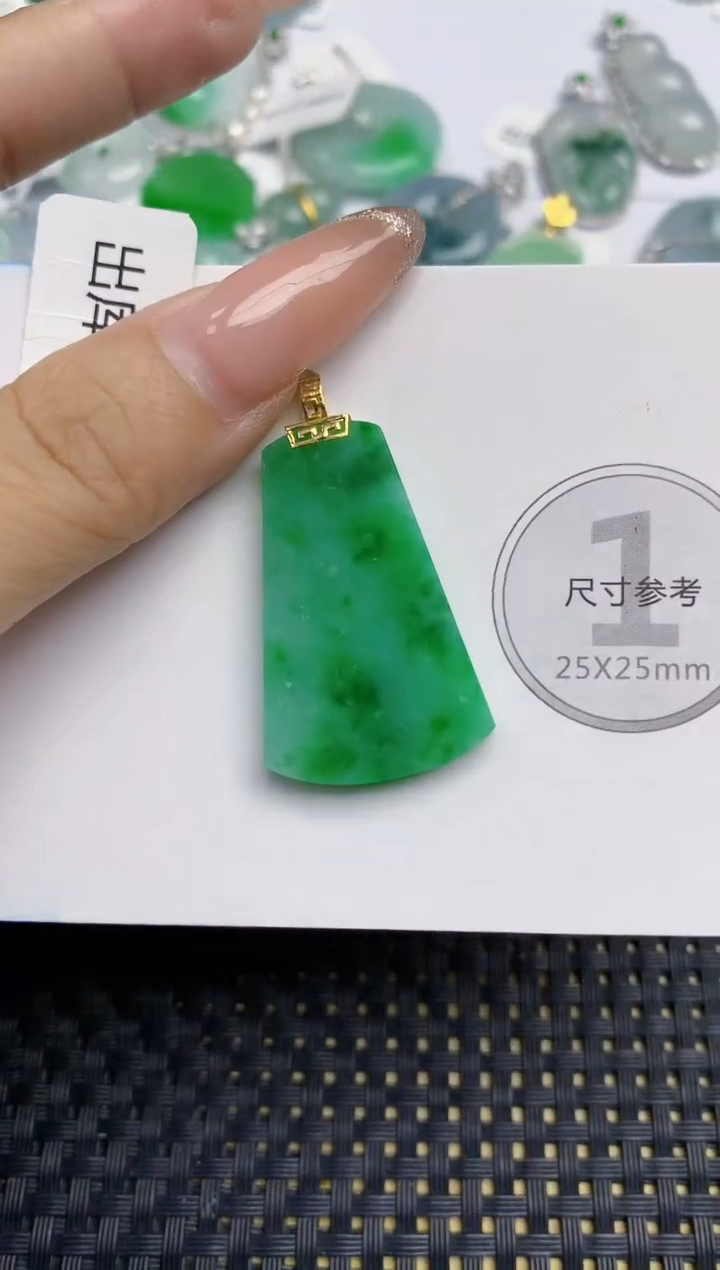 颈饰18K金镶嵌翡翠天然缅甸A货翡翠百元以上9元证书费自理