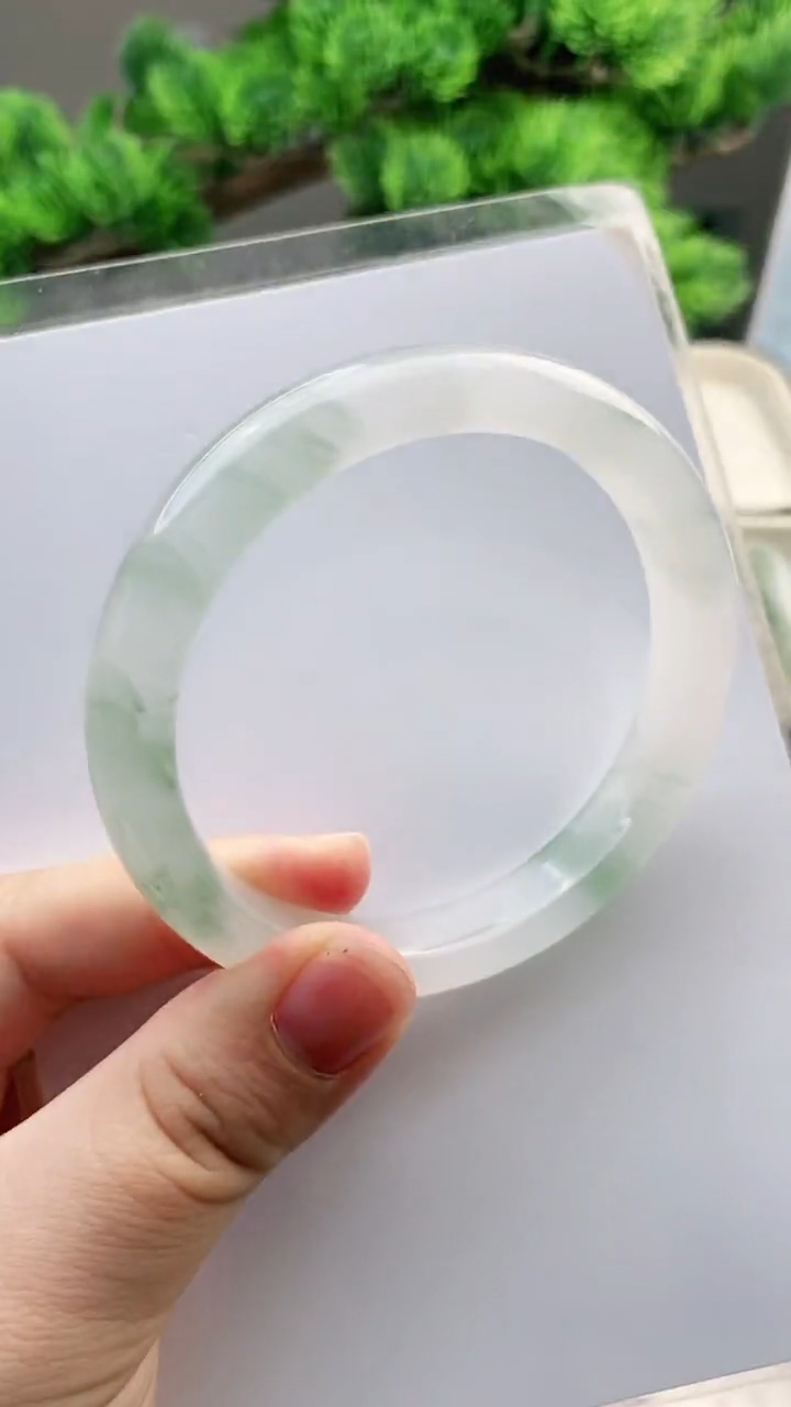 【闪购商品】石英质玉手镯未镶嵌60