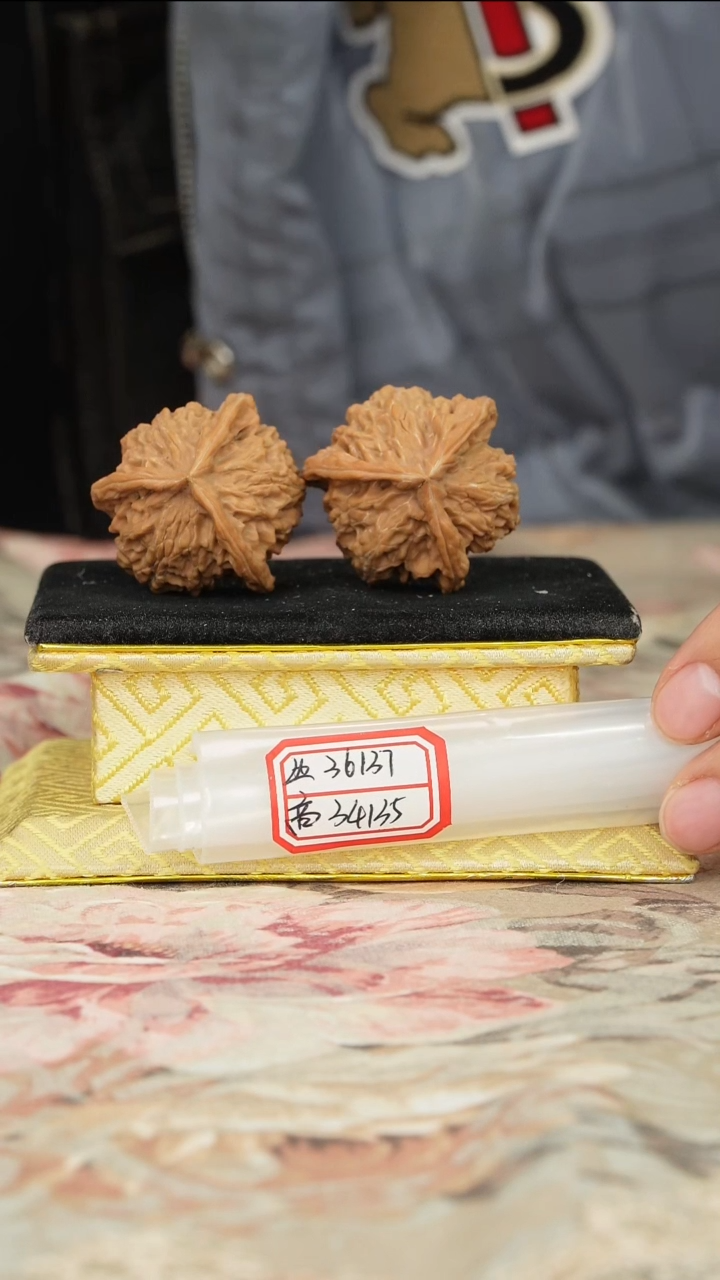 【闪购商品】文玩核桃把件盘山三棱