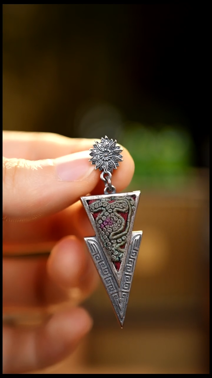 刺绣私人定制苗族手工V186