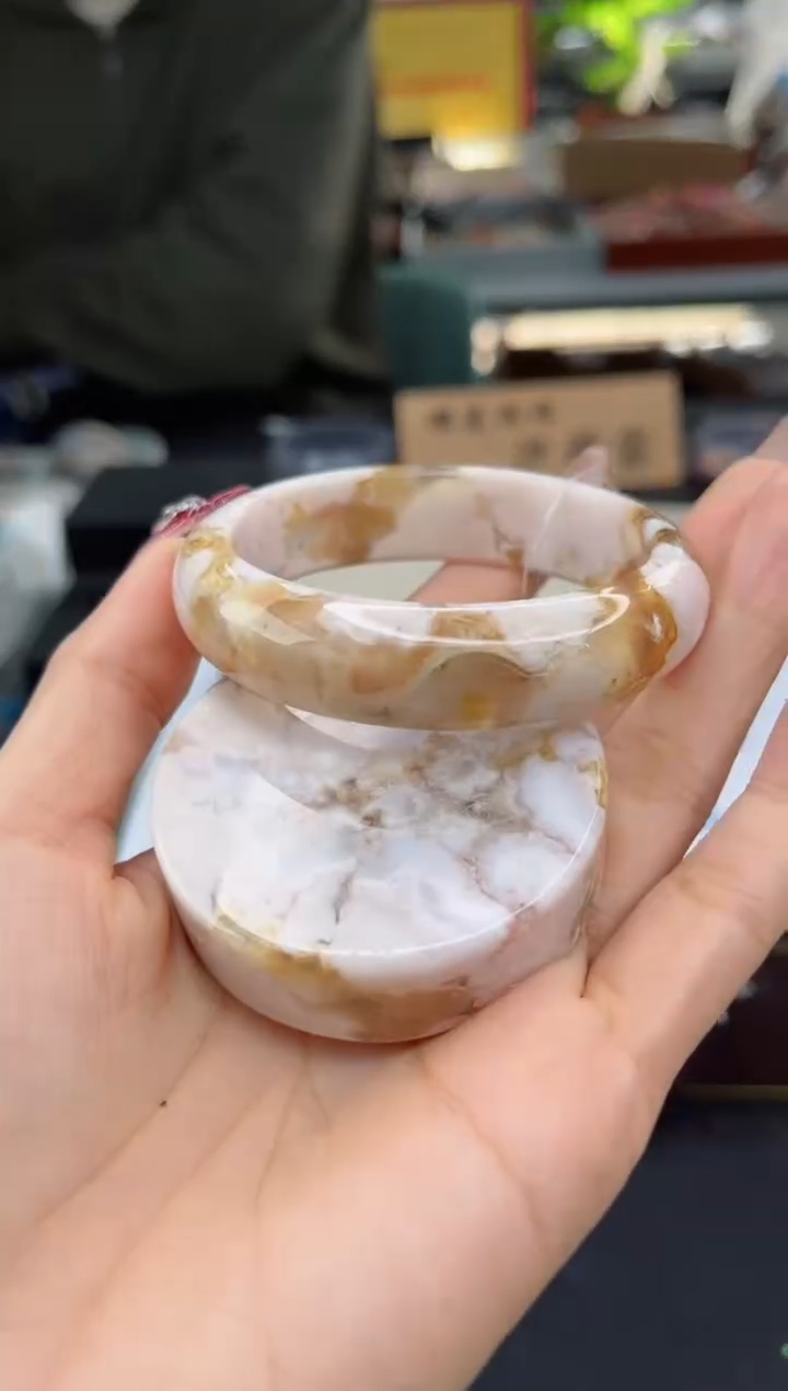 【闪购商品】石英质玉手镯未镶嵌55圈口（不退不换）1567188