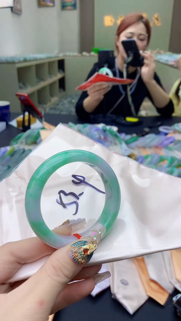 【闪购商品】翡翠手镯未镶嵌1035171393