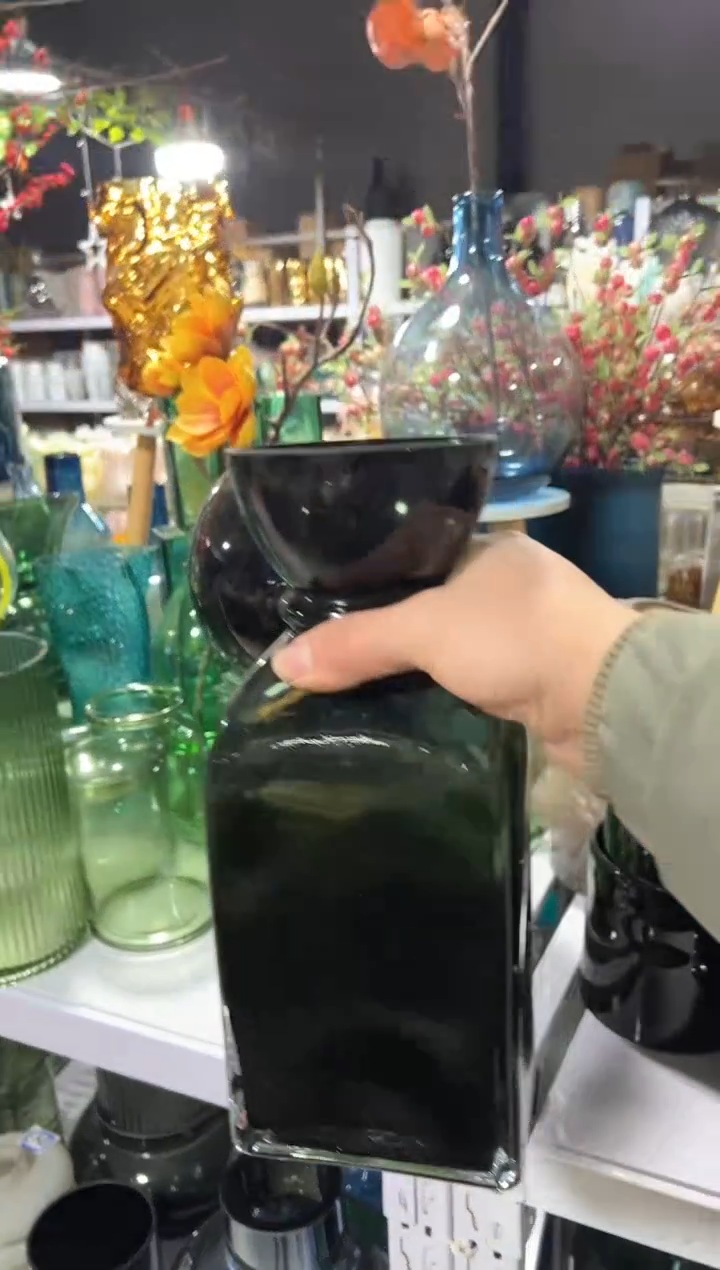 【闪购商品】无铅玻璃深灰色花瓶