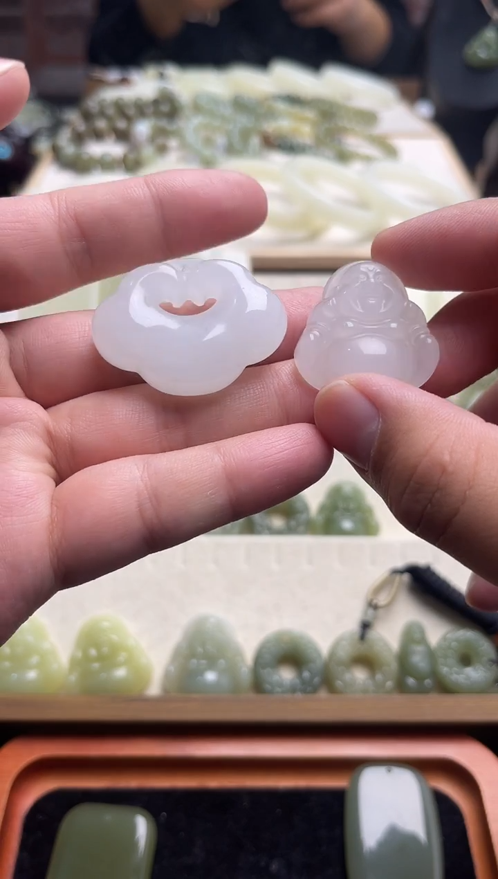 颈饰未镶嵌和田玉佛公 祥云锁