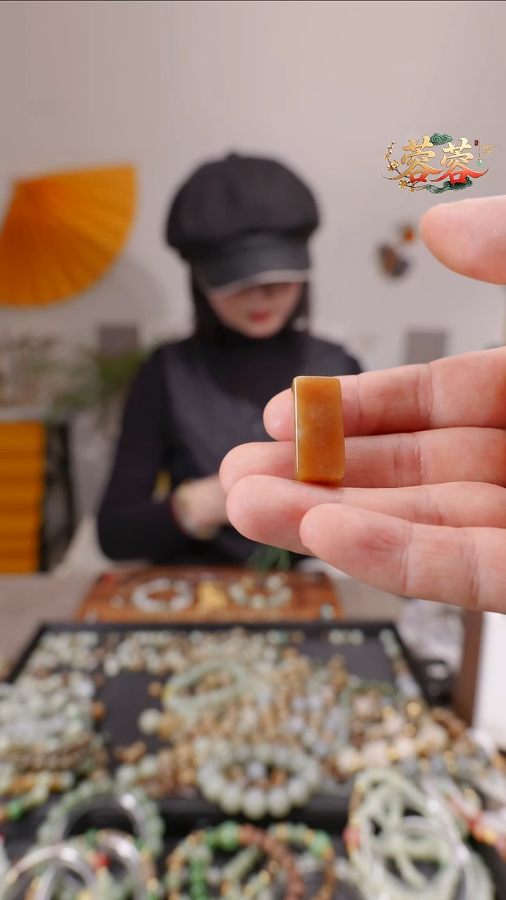 颈饰未镶嵌和田玉（糖玉）和田玉小吊坠