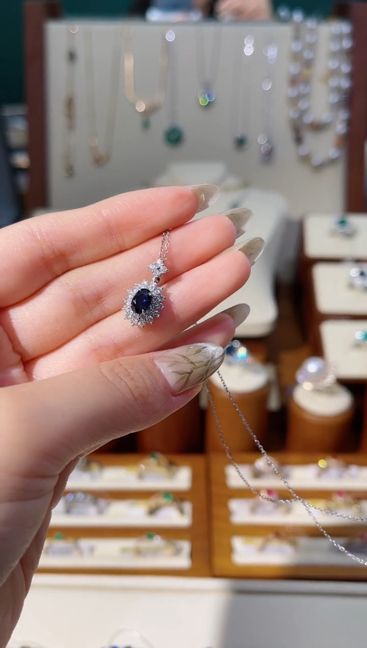 【闪购商品】蓝宝石颈饰18K金镶嵌蓝宝石钻石项链