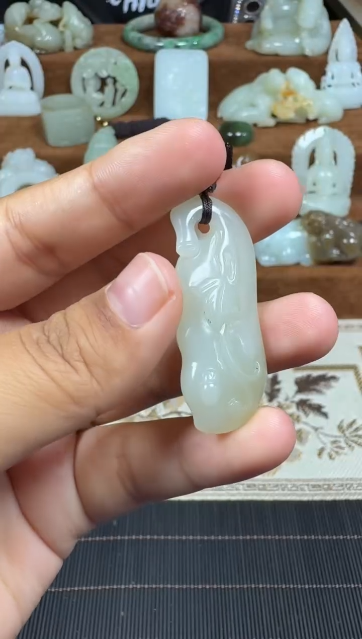 颈饰未镶嵌和田玉1