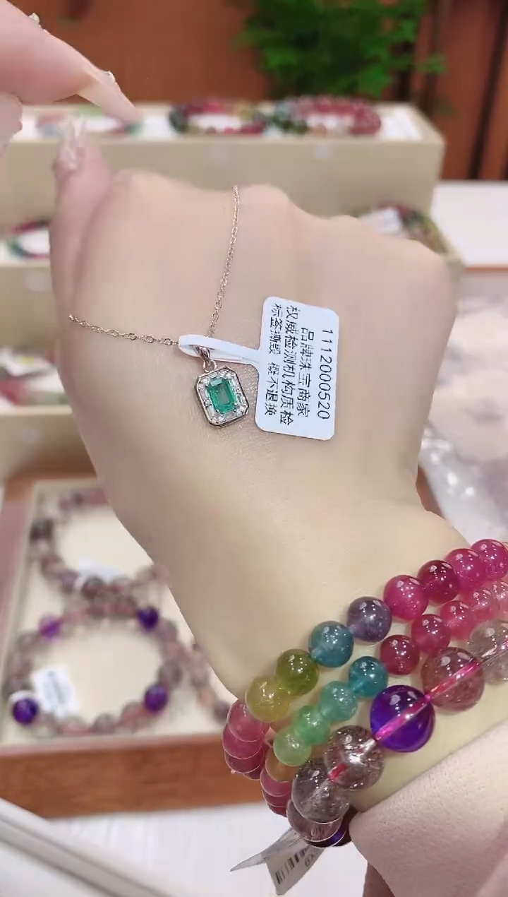 【闪购商品】祖母绿吊坠(赠链)银S925镶嵌祖母绿吊坠多样性发货一件