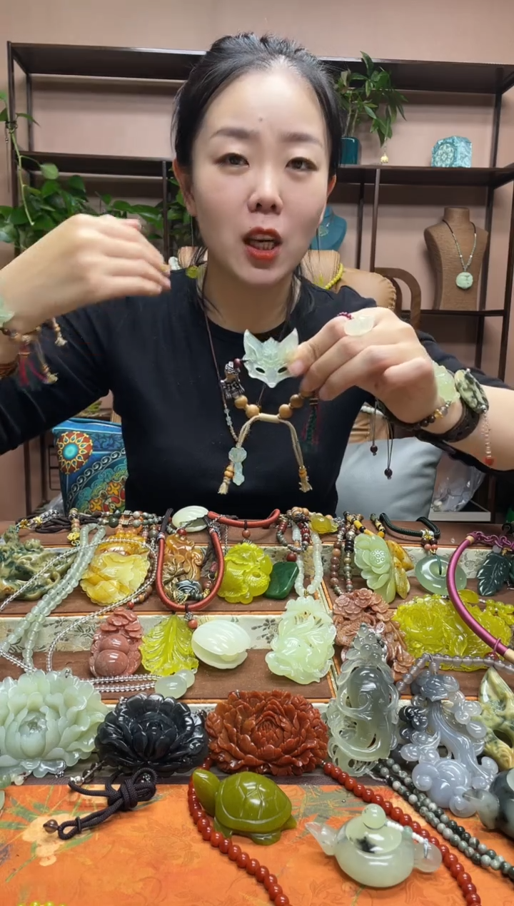 未镶嵌岫玉吊坠多样性发货发其中之一