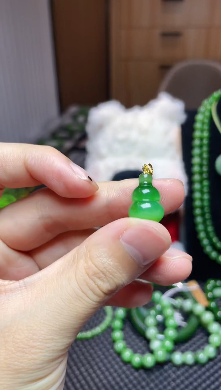 颈饰未镶嵌和田玉和田玉碧玉阳绿葫芦吊坠
