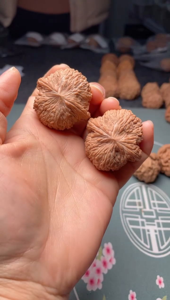 把件文玩核桃w308  绣球 40尺