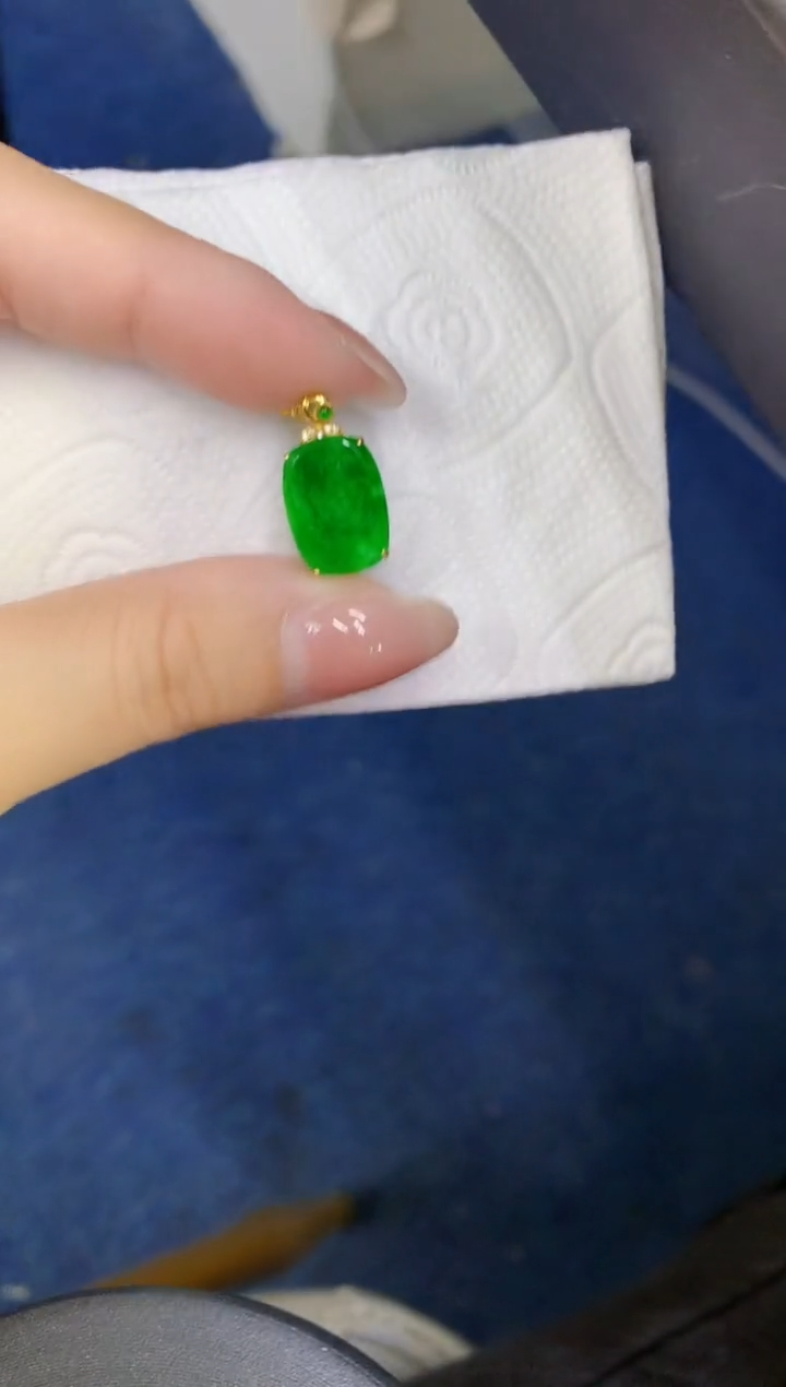 颈饰18K金镶嵌翡翠缅甸天然翡翠a货