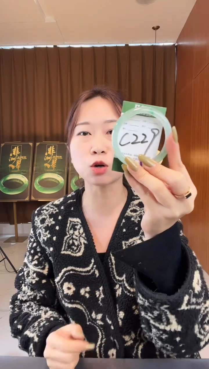 【闪购商品】石英质玉手镯未镶嵌非洲翠