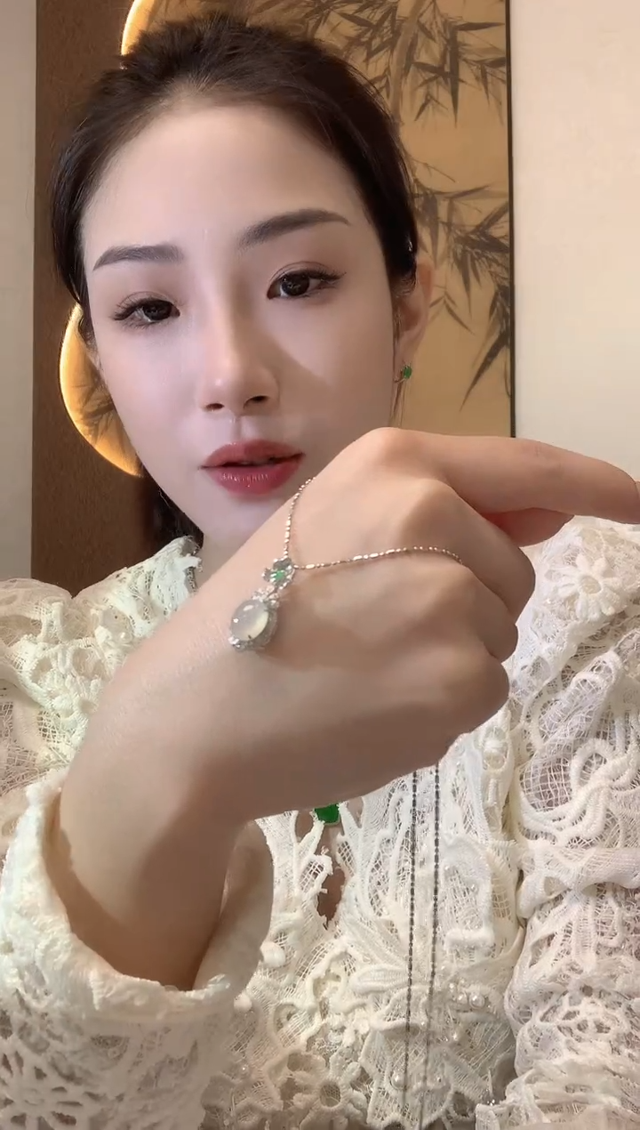 【闪购商品】翡翠吊坠(不含链)18K金镶嵌A4多样性发一件