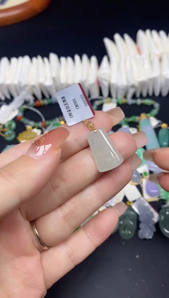 吊坠(不含链)18K金镶嵌翡翠无事牌18K金扣镶嵌@@CMT831