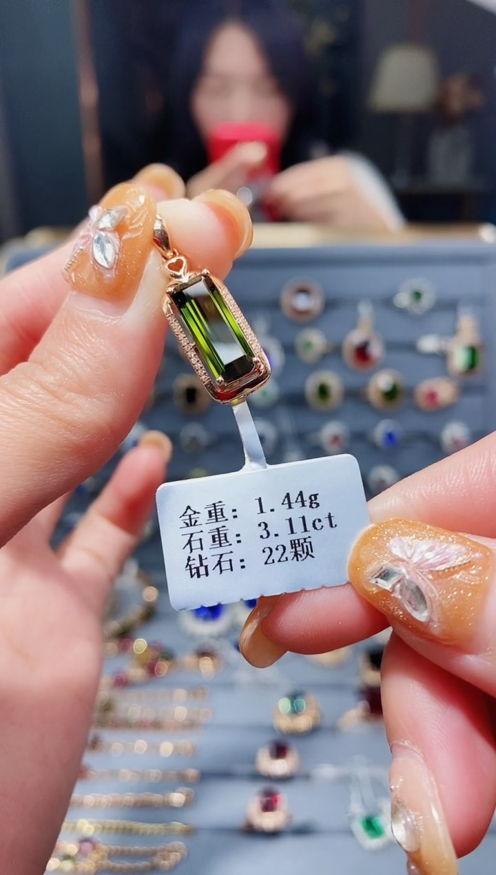 【闪购商品】碧玺颈饰18K金镶嵌3.11ct