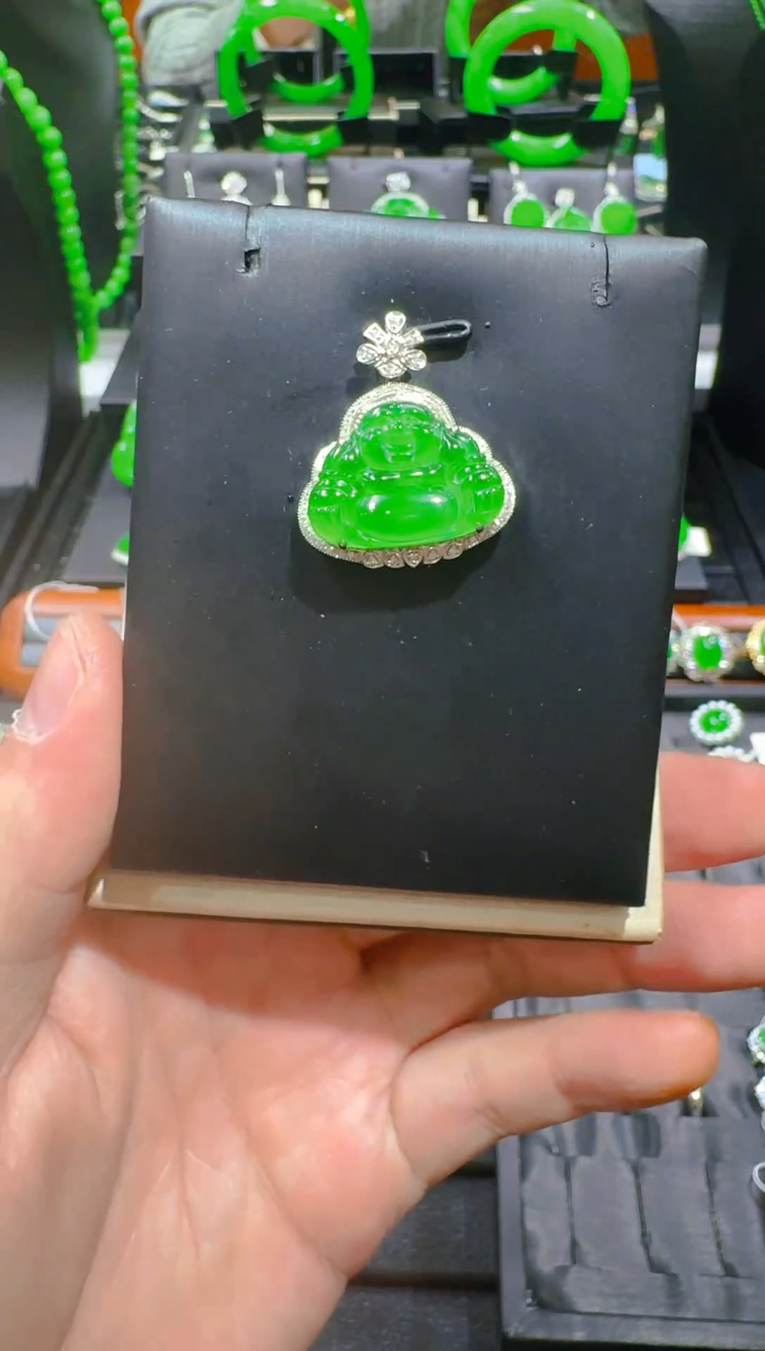 【闪购商品】翡翠吊坠(赠链)18K金镶嵌天然A货翡翠