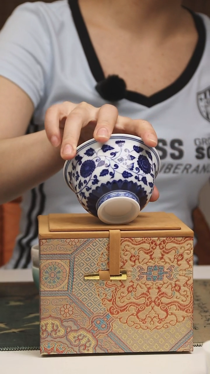 景德镇高温瓷缠枝莲