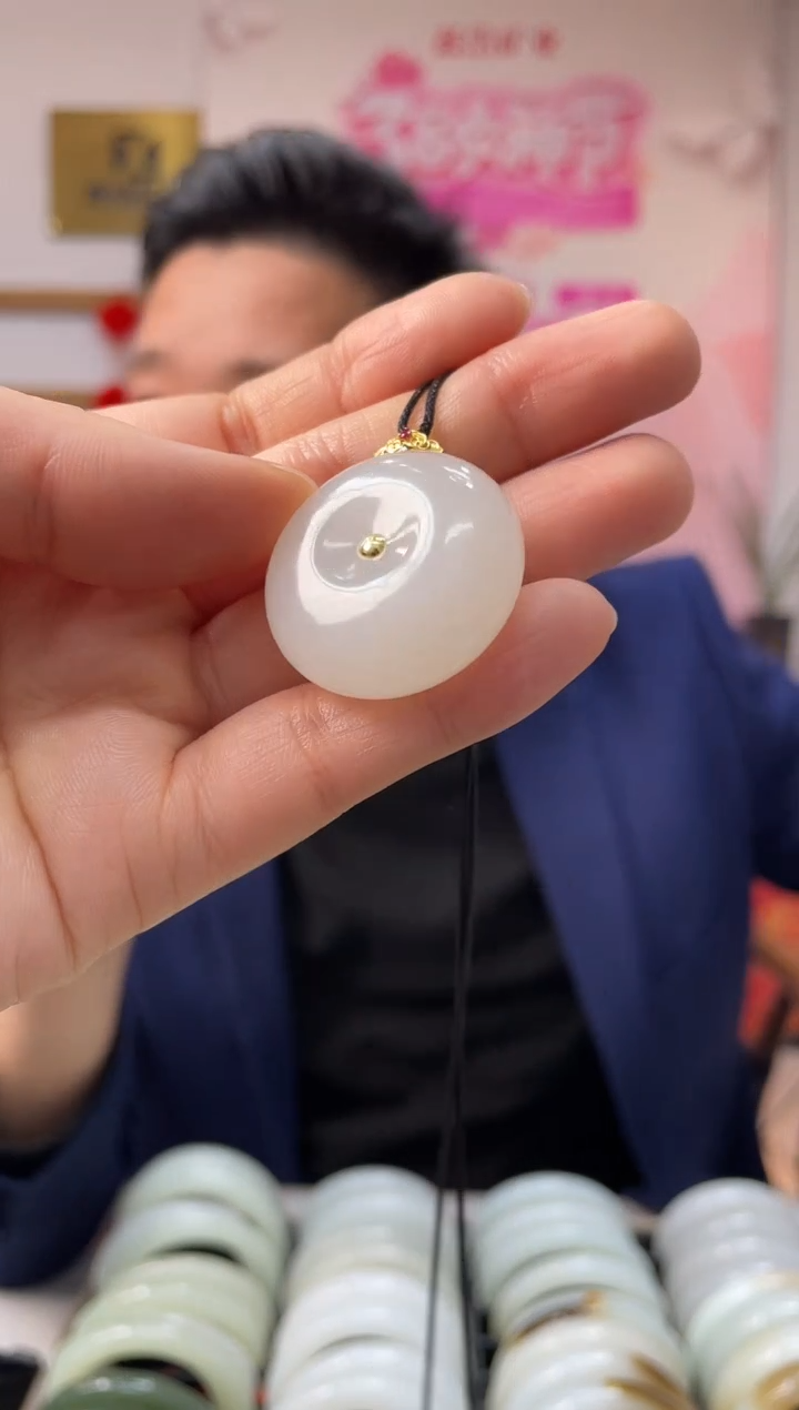 【闪购商品】和田玉颈饰18K金镶嵌平安扣吊坠随机发一件