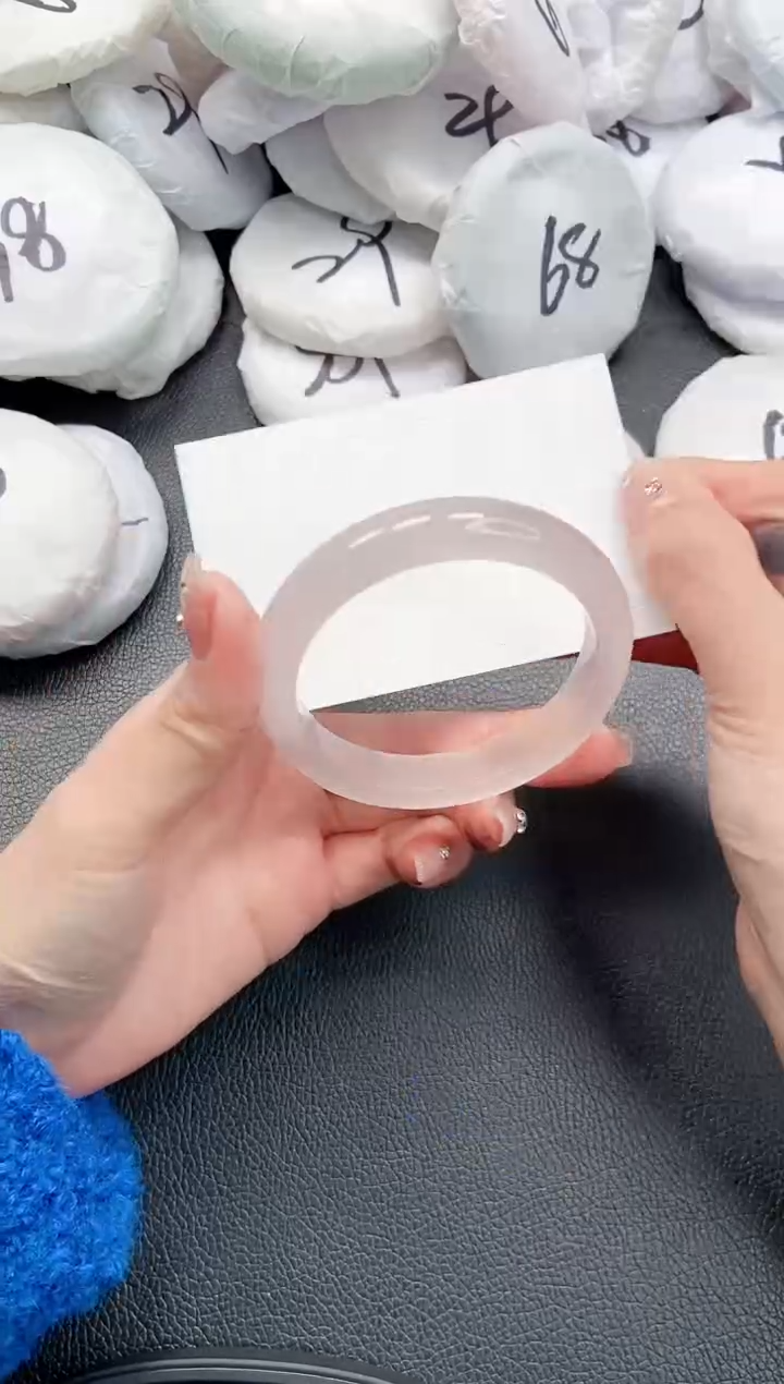 【闪购商品】石英质玉手镯未镶嵌 18L183-52