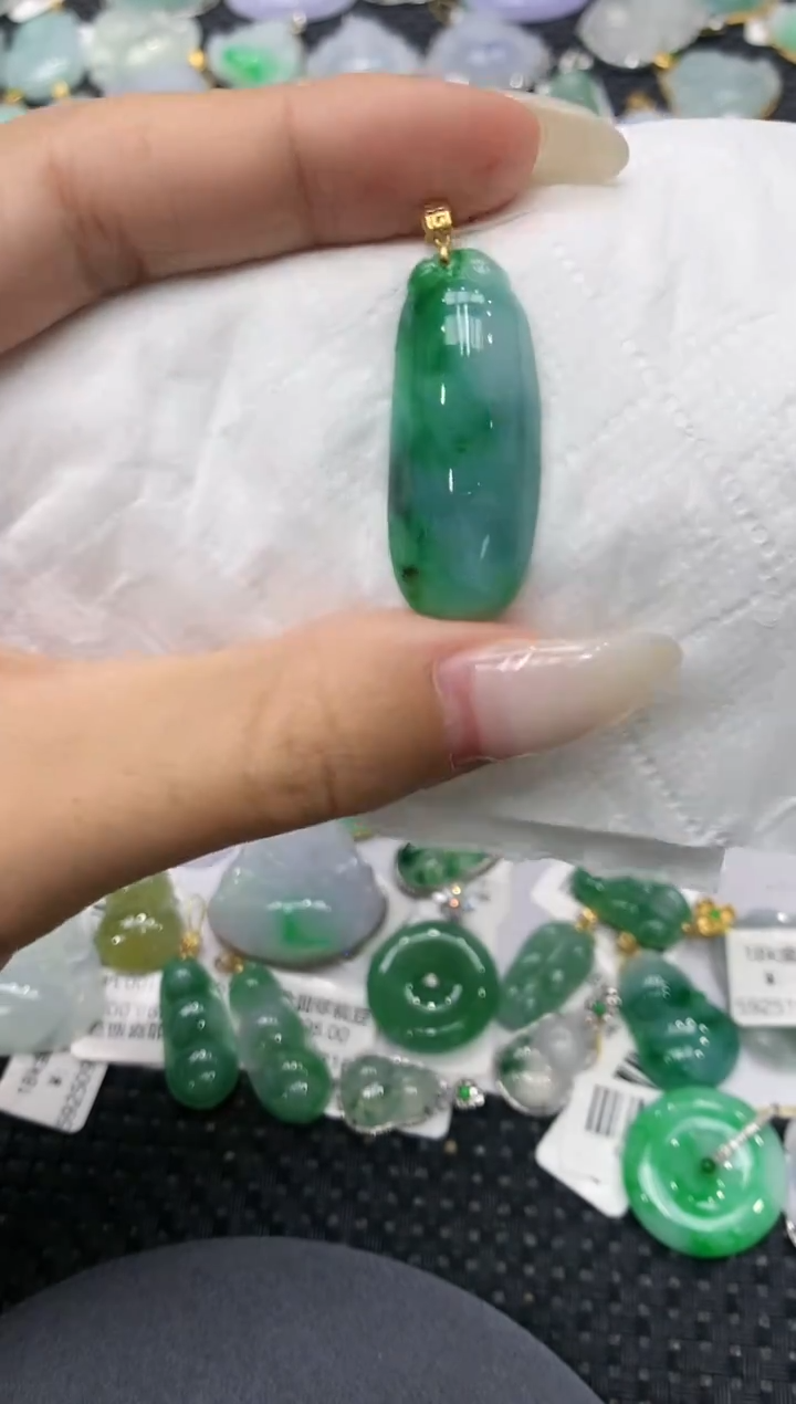 颈饰18K金镶嵌翡翠11111111111