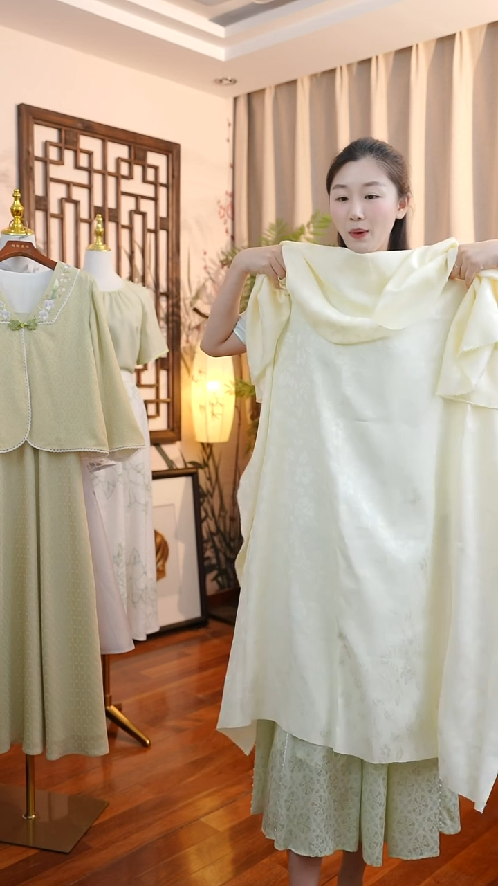 织绣定制短款连衣裙小飞袖桑蚕丝非遗苏绣服饰