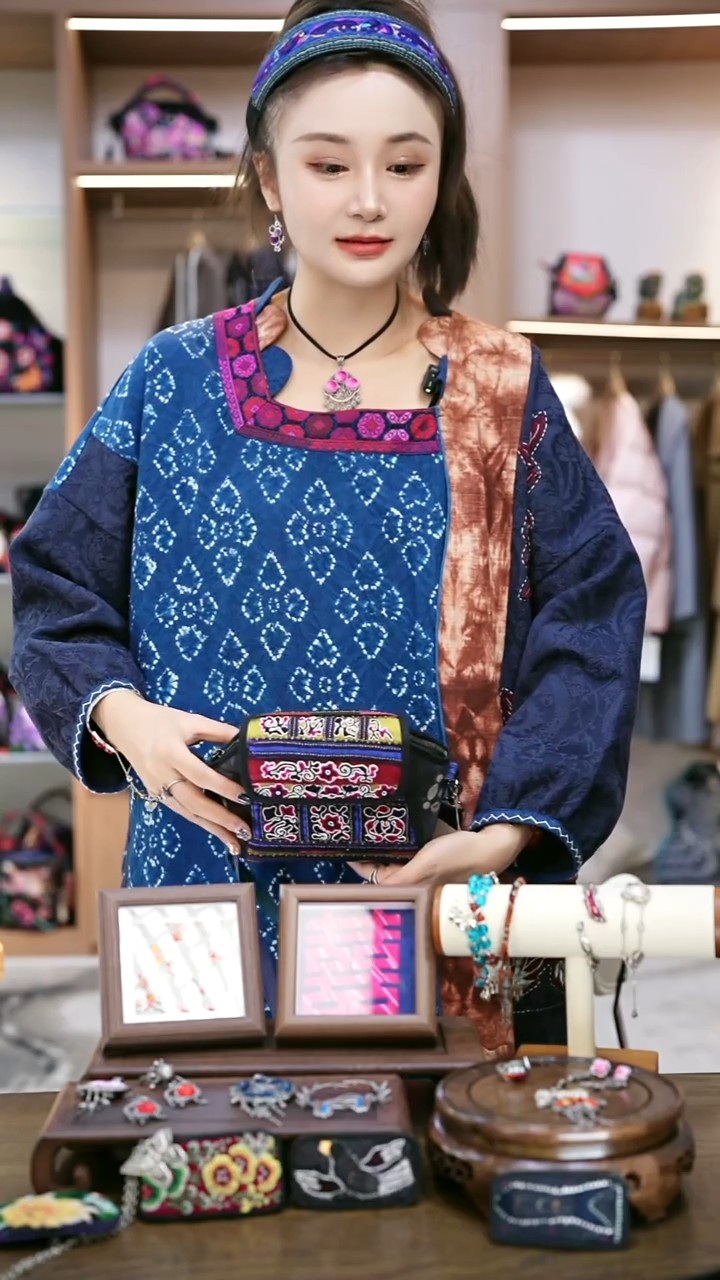 织绣L588黔东南苗族刺绣   包