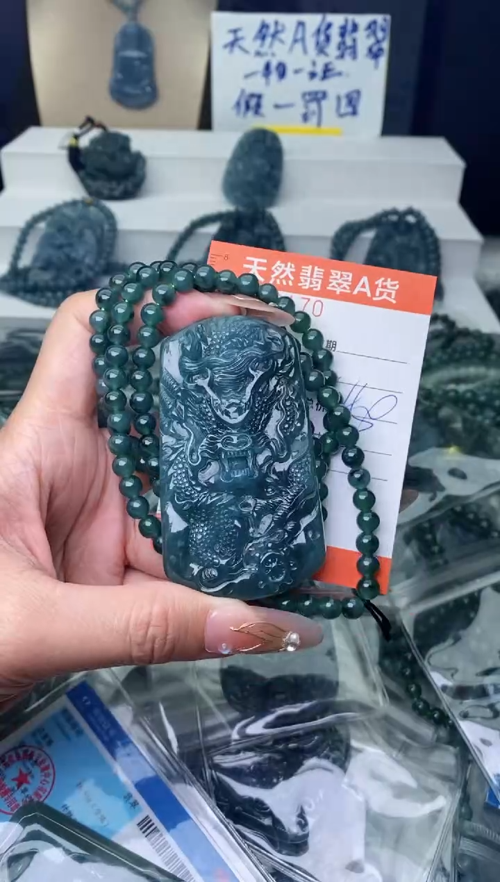 【闪购商品】翡翠颈饰未镶嵌··········
