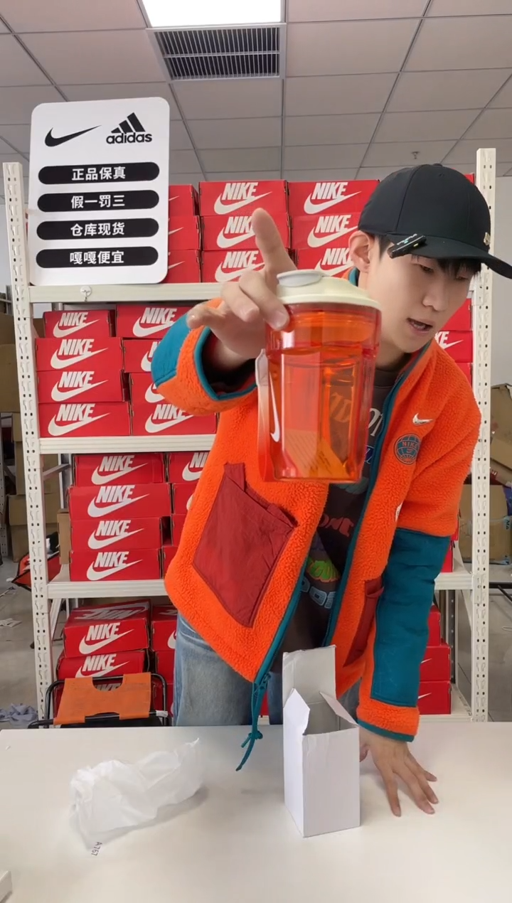 编码闪购尺码  Nike/耐克卫衣卫裤以直播间过款为主